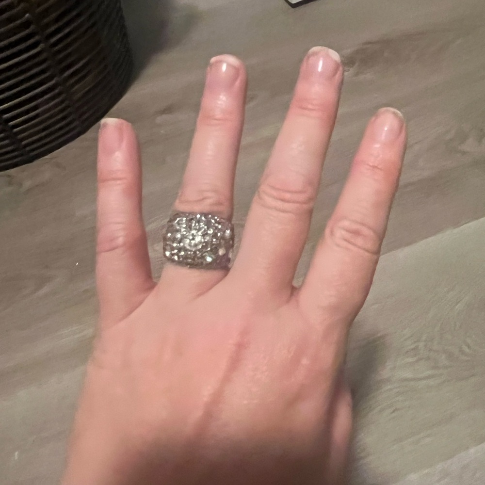 Elegant Silver Ring